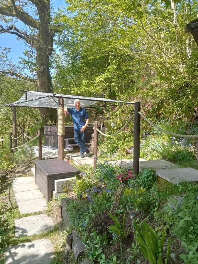 'Morris' The Shepherd'S Hut With Woodland Hot Tub Carmarthen Dış mekan fotoğraf